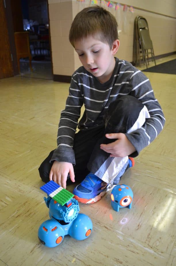 Intro to Coding with the Dash & Dot Robots (made by Wonder Workshop)