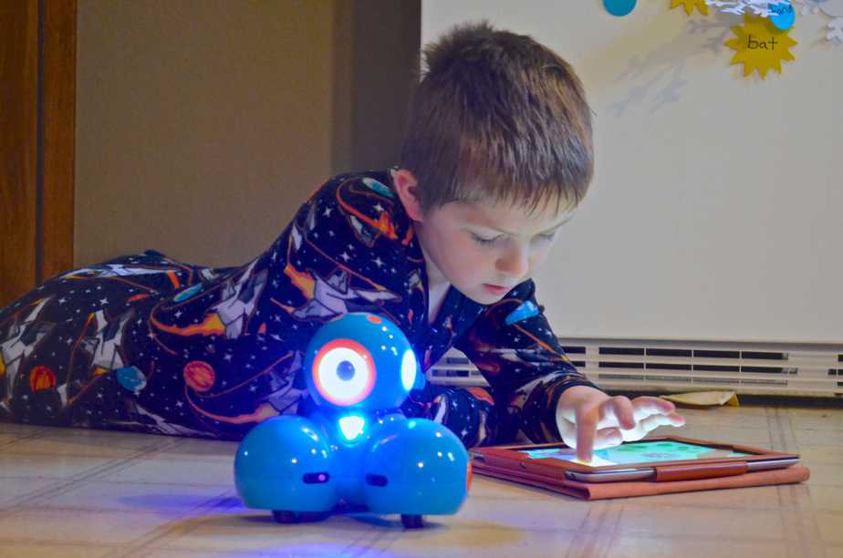 Wonder Workshop Dash Robot - Coding Toy for Kids