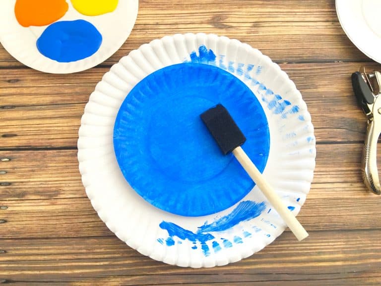 Pete the Cat Paper Plate Preschool Craft: Four Groovy Buttons